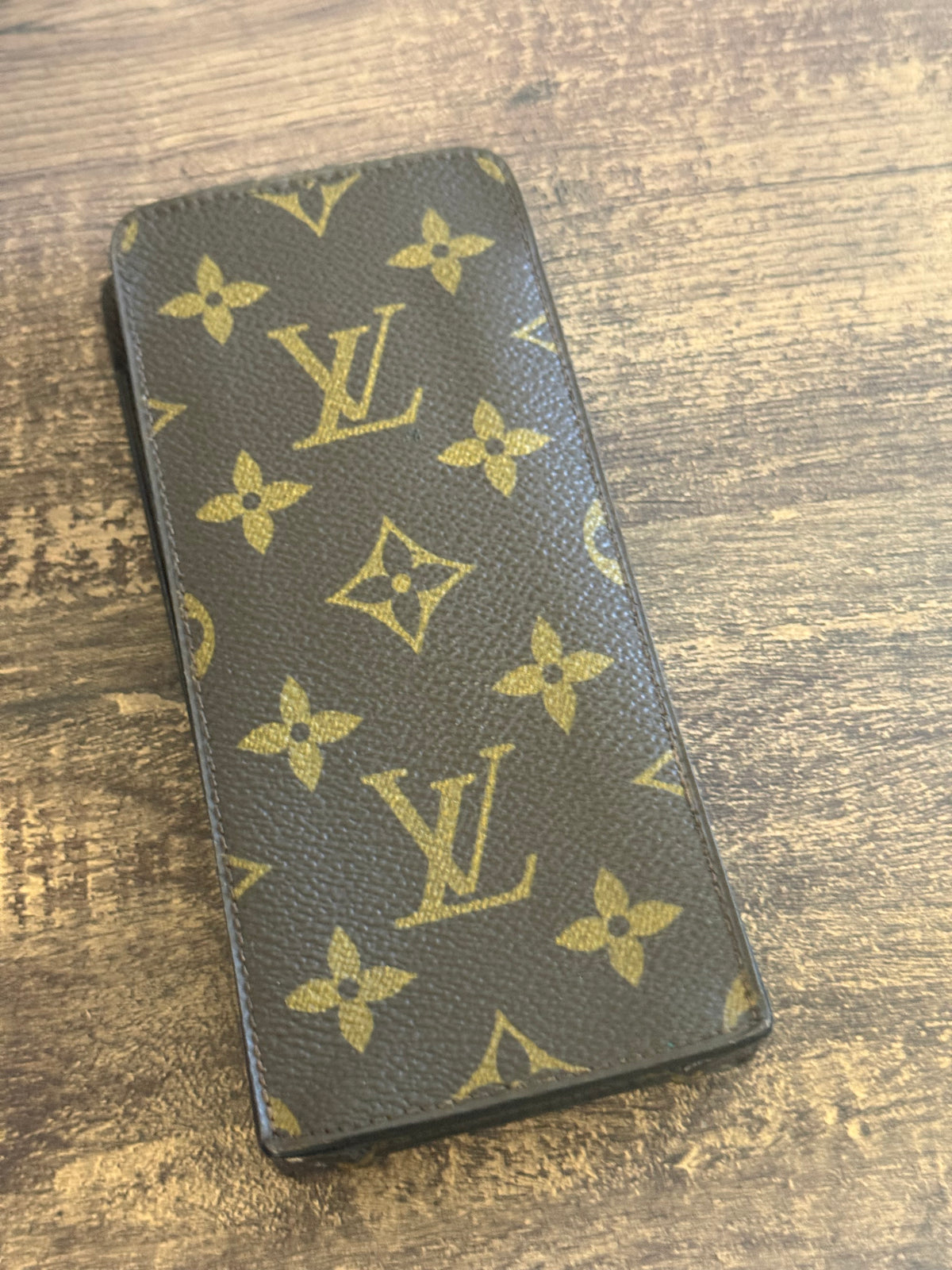 LOUIS VUITTON EYEGLASS CASE - NO DATE CODE/HEAT STAMP