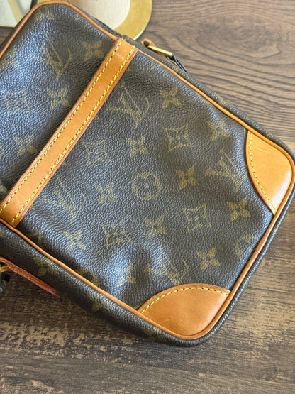 LOUIS VUITTON DANUBE CROSSBODY MONOGRAM CANVAS