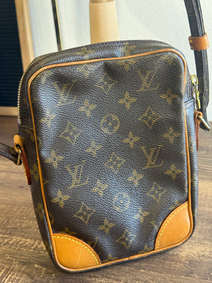 LOUIS VUITTON DANUBE CROSSBODY MONOGRAM CANVAS