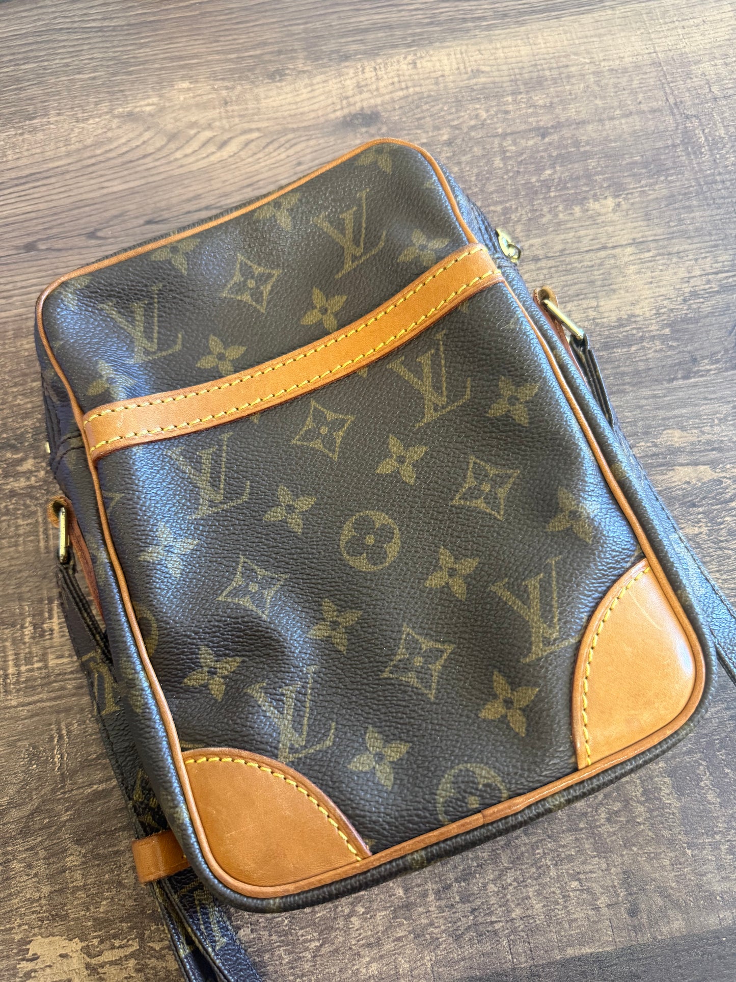 LOUIS VUITTON DANUBE CROSSBODY MONOGRAM CANVAS