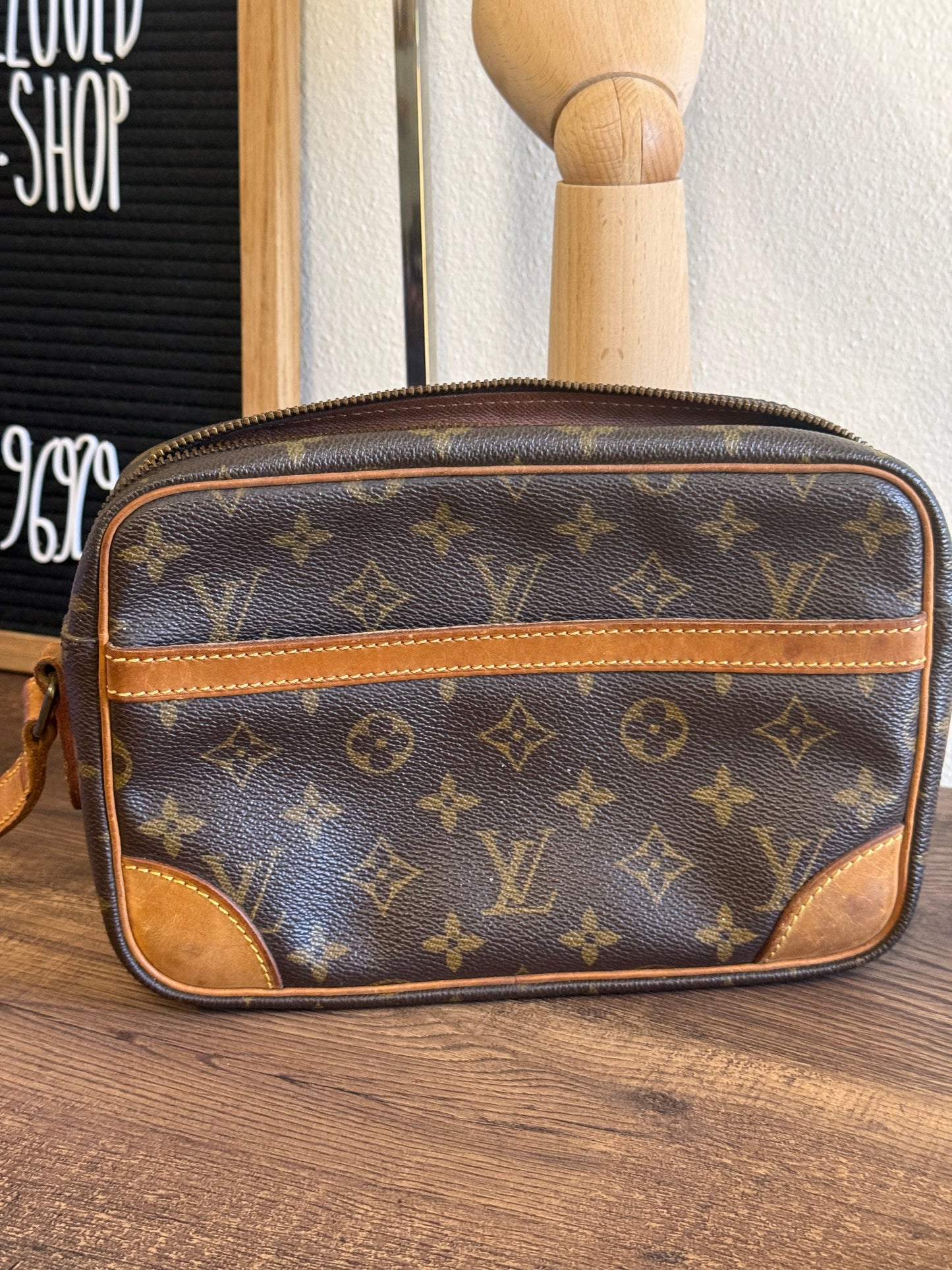 LOUIS VUITTON VINTAGE TROCADERO 23 CROSSBODY MONOGRAM CANVAS