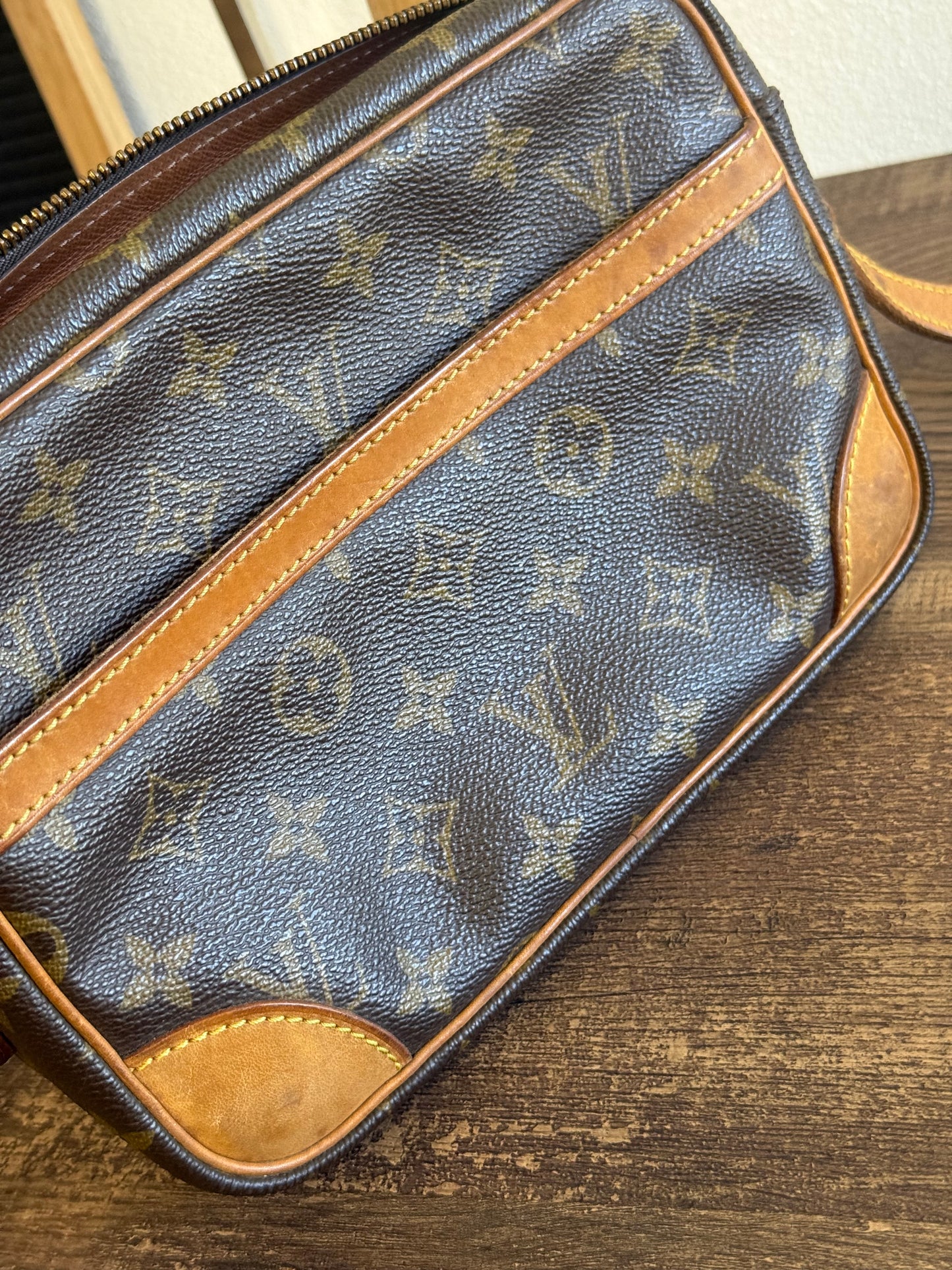 LOUIS VUITTON VINTAGE TROCADERO 23 CROSSBODY MONOGRAM CANVAS