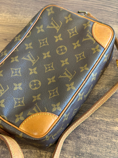 LOUIS VUITTON VINTAGE TROCADERO 23 CROSSBODY MONOGRAM CANVAS