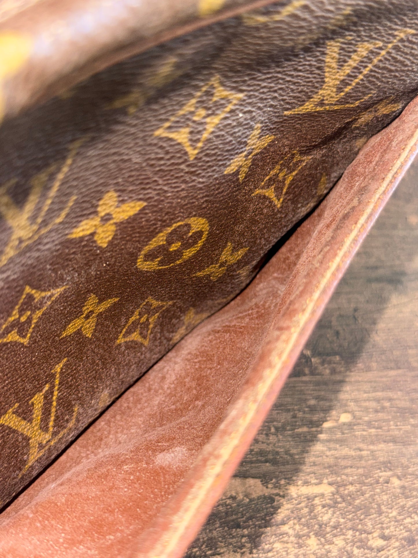 LOUIS VUITTON VINTAGE TROCADERO 23 CROSSBODY MONOGRAM CANVAS