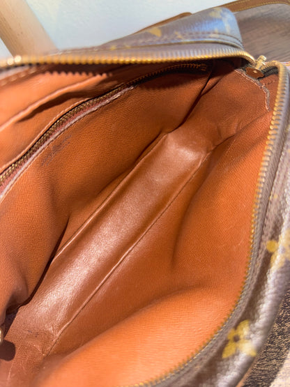 LOUIS VUITTON VINTAGE TROCADERO 23 CROSSBODY MONOGRAM CANVAS
