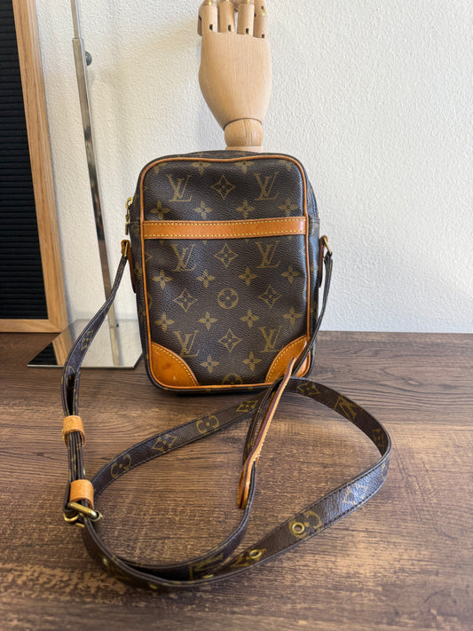 LOUIS VUITTON DANUBE MONOGRAM CANVAS AR0022