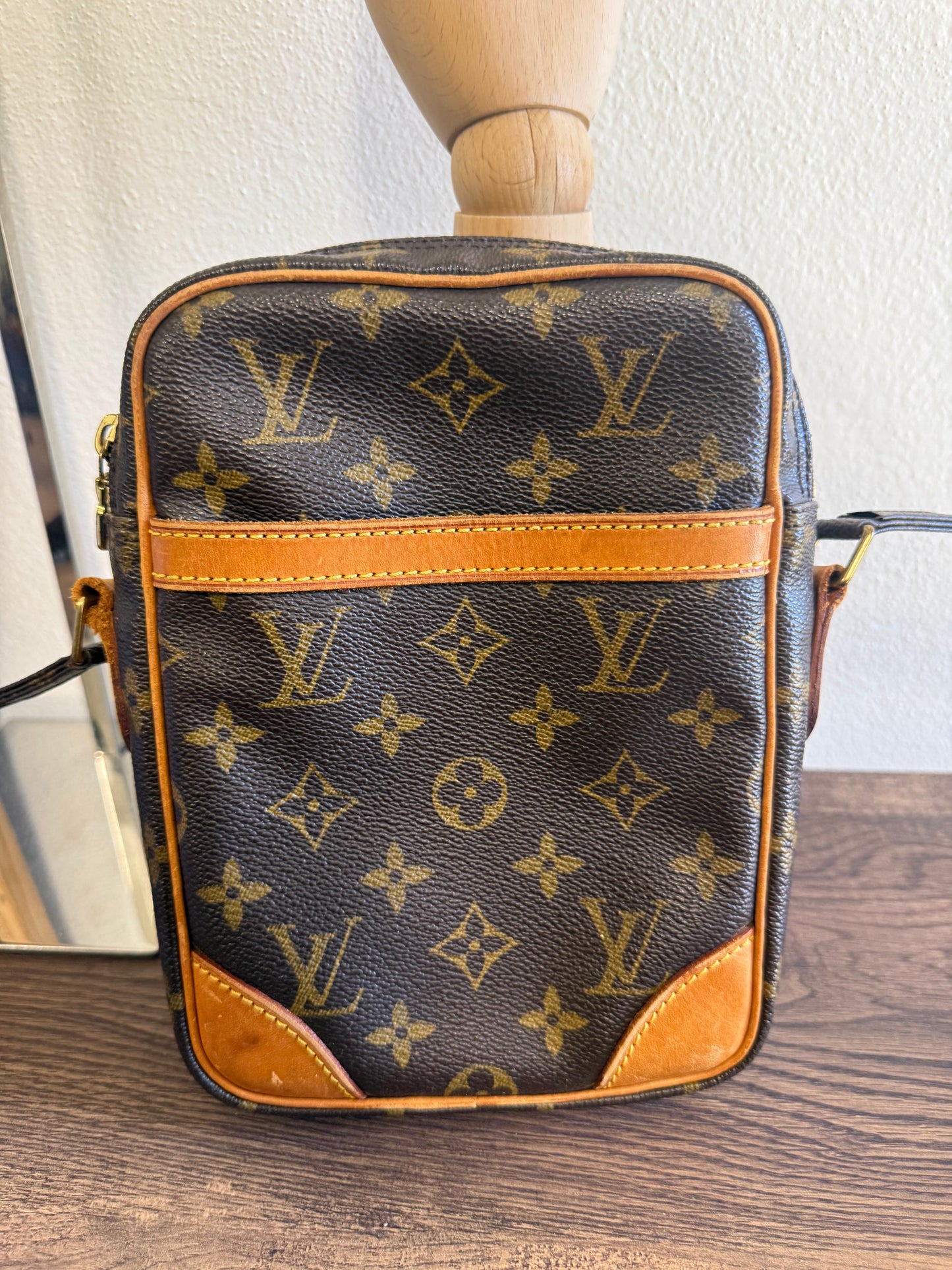 LOUIS VUITTON DANUBE MONOGRAM CANVAS AR0022