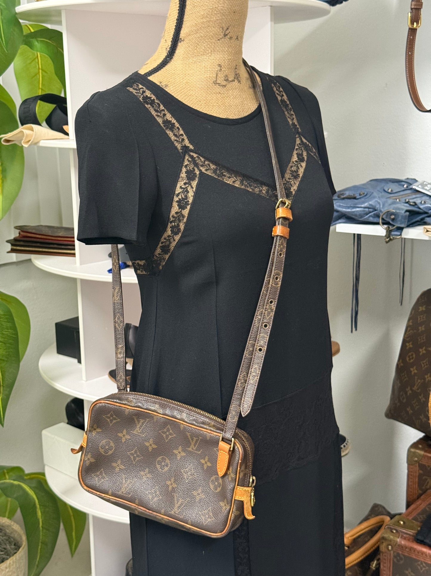 LOUIS VUITTON MARLEY BANDOULIERE CROSSBODY