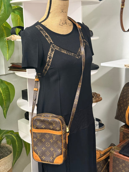 LOUIS VUITTON DANUBE CROSSBODY MONOGRAM CANVAS