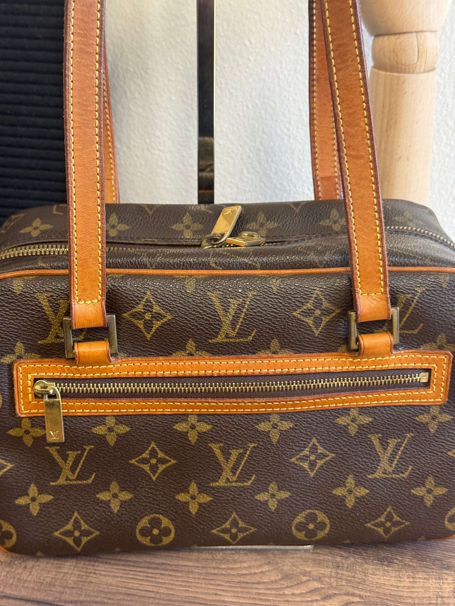 LOUIS VUITTON CITE MM IN MONOGRAM SD1002