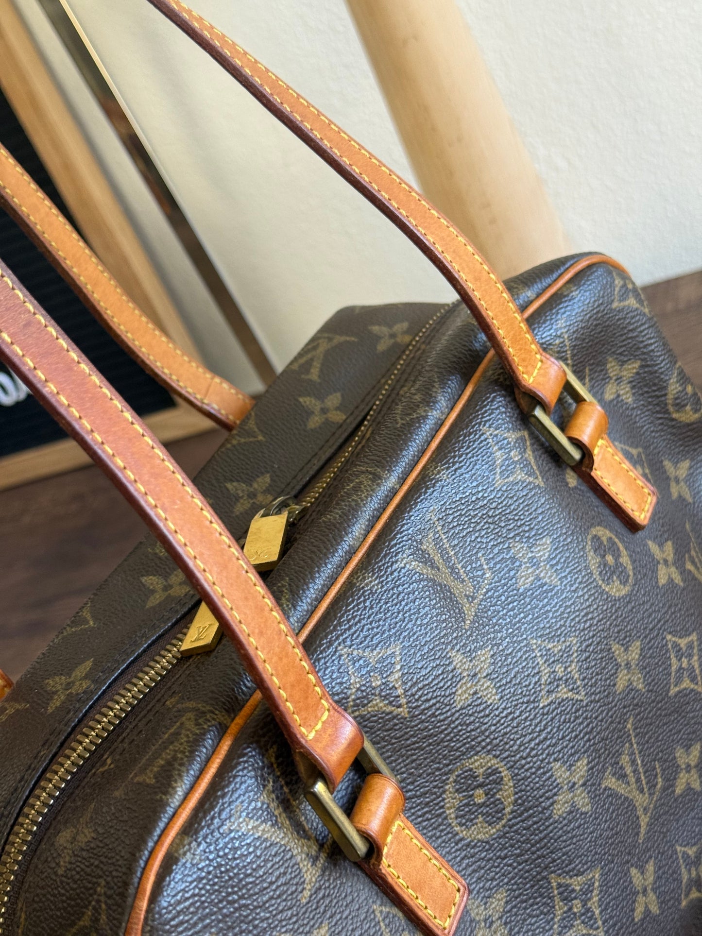LOUIS VUITTON CITE MM IN MONOGRAM SD1002