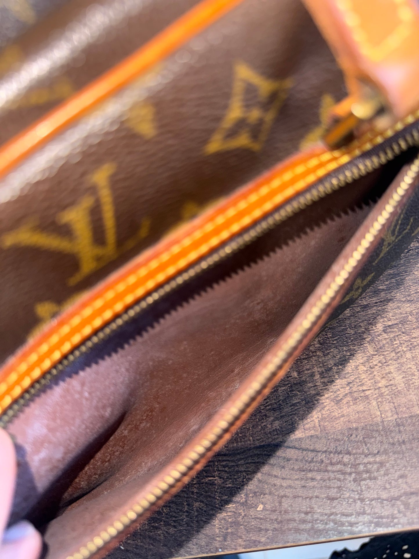 LOUIS VUITTON CITE MM IN MONOGRAM SD1002