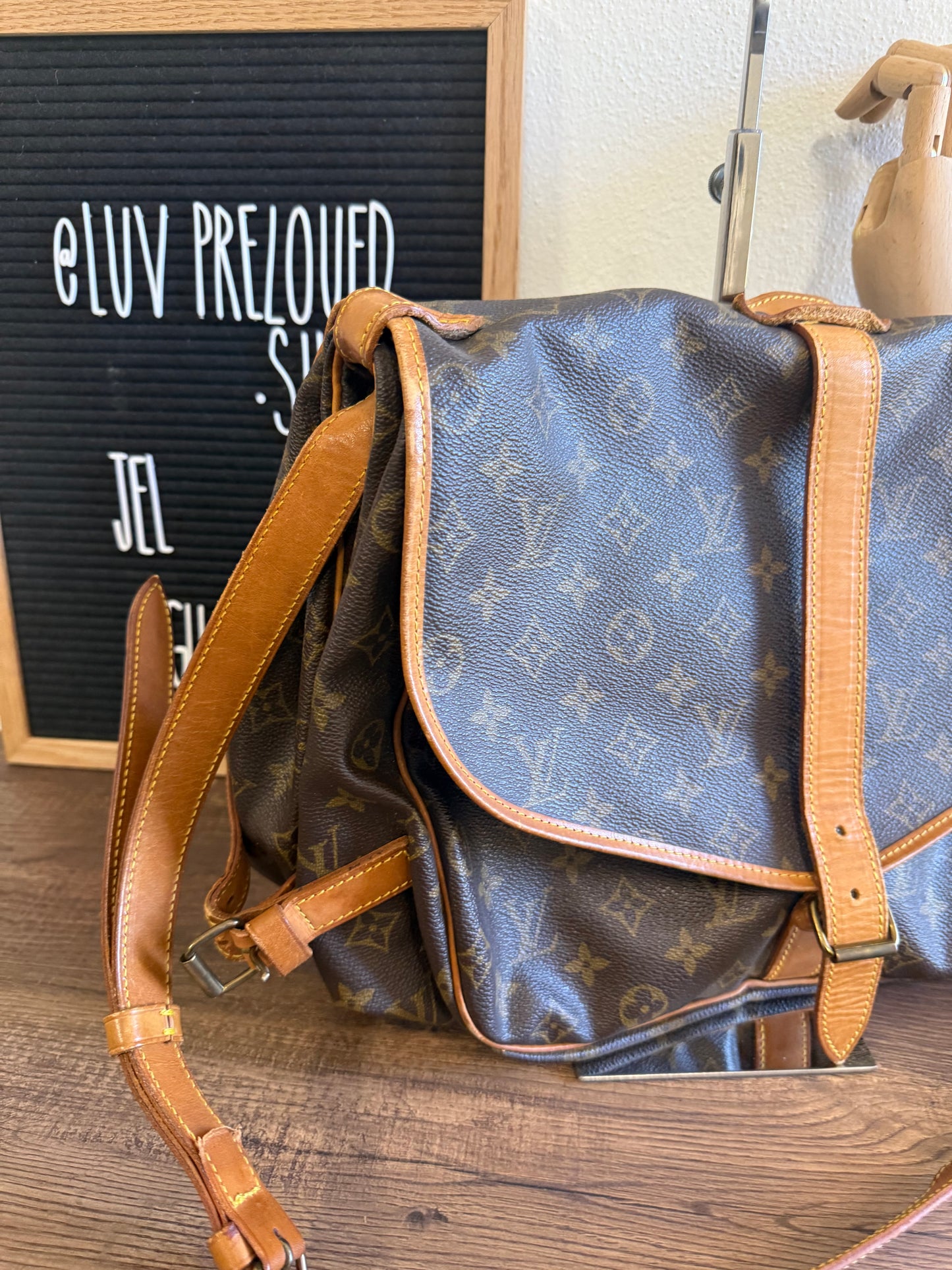 LOUIS VUITTON SAUMUR 35 CANVAS MONOGRAM MESSENGER BAG