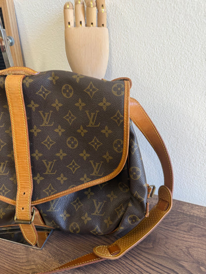 LOUIS VUITTON SAUMUR 35 CANVAS MONOGRAM MESSENGER BAG