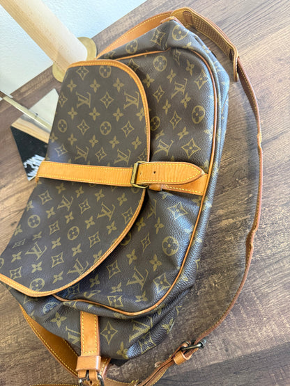 LOUIS VUITTON SAUMUR 35 CANVAS MONOGRAM MESSENGER BAG