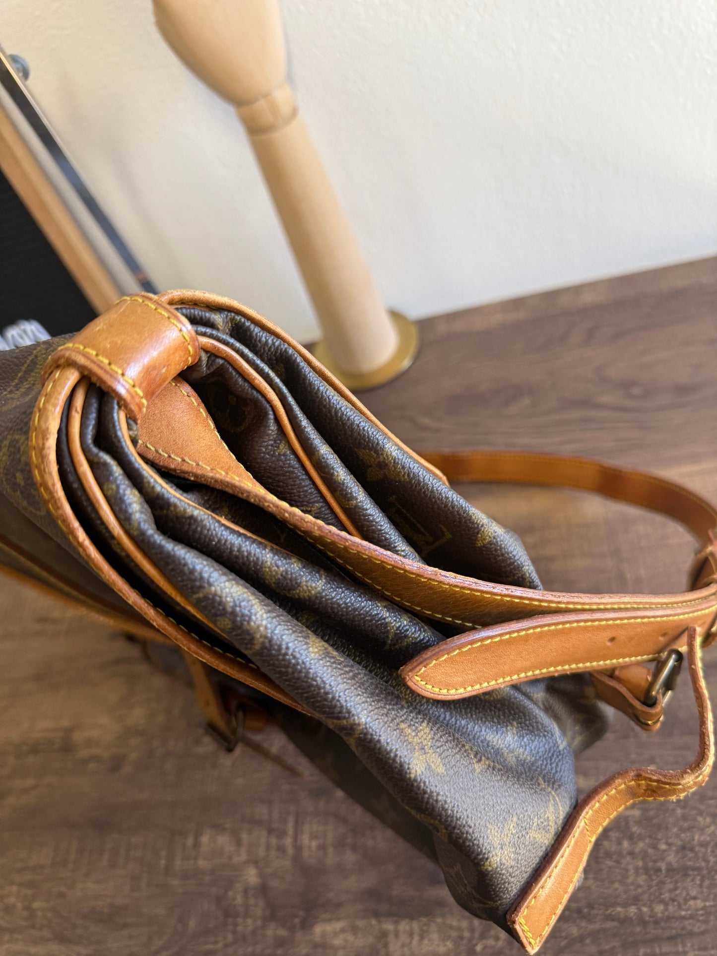 LOUIS VUITTON SAUMUR 35 CANVAS MONOGRAM MESSENGER BAG