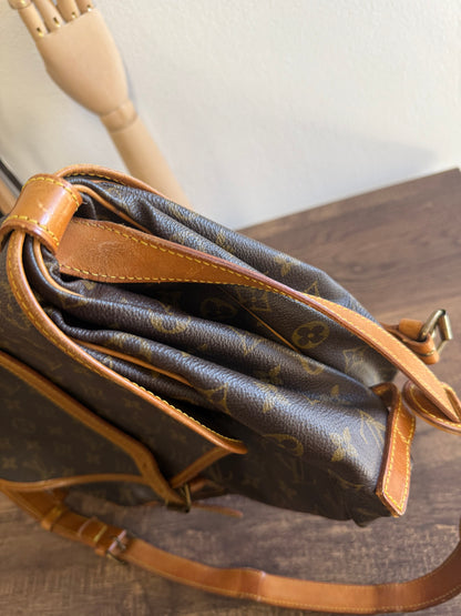 LOUIS VUITTON SAUMUR 35 CANVAS MONOGRAM MESSENGER BAG