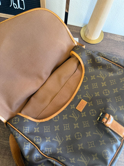 LOUIS VUITTON SAUMUR 35 CANVAS MONOGRAM MESSENGER BAG