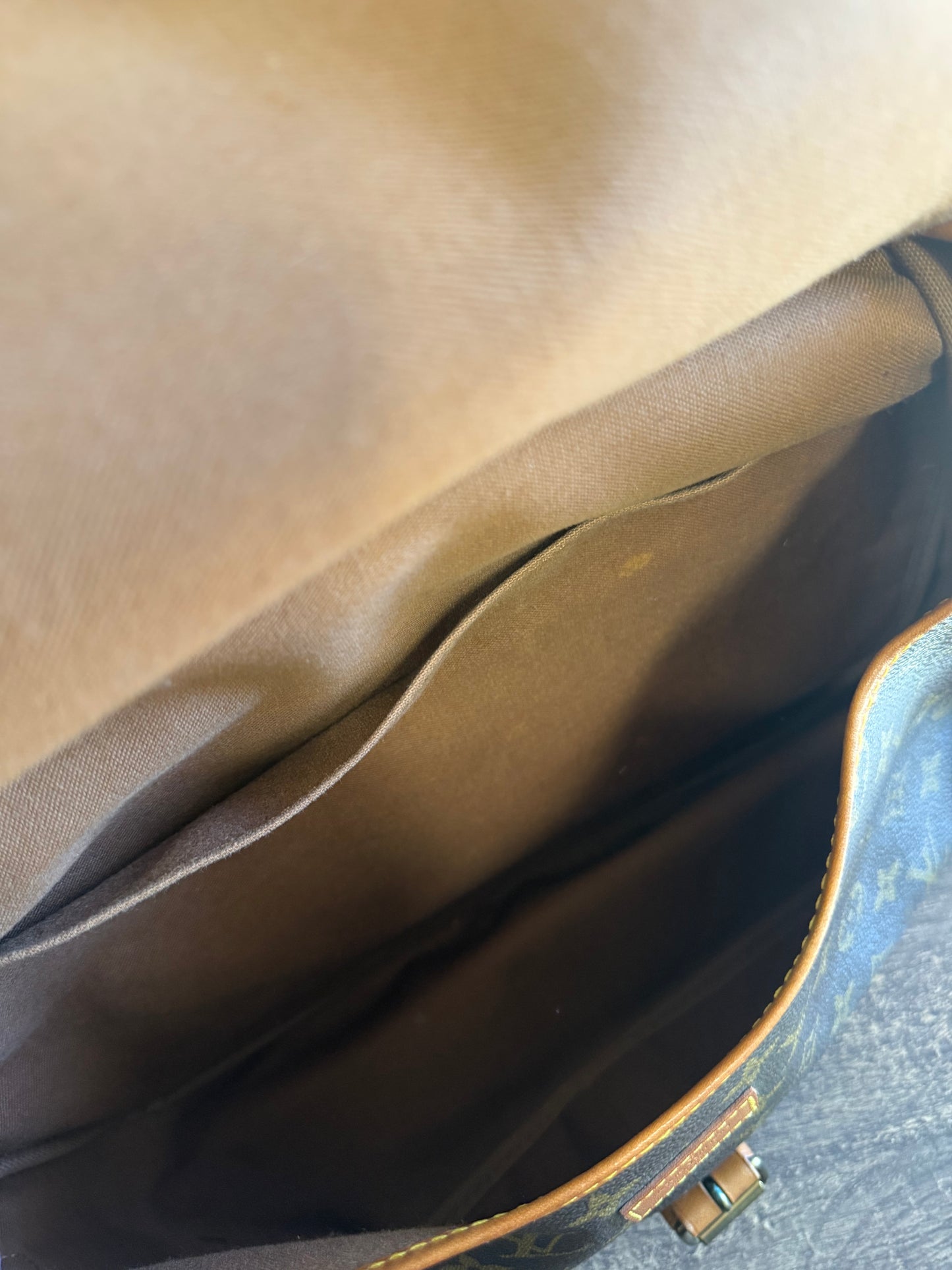 LOUIS VUITTON SAUMUR 35 CANVAS MONOGRAM MESSENGER BAG