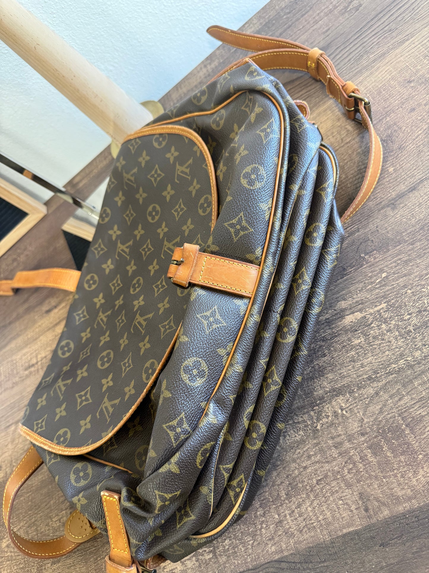 LOUIS VUITTON SAUMUR 35 CANVAS MONOGRAM MESSENGER BAG