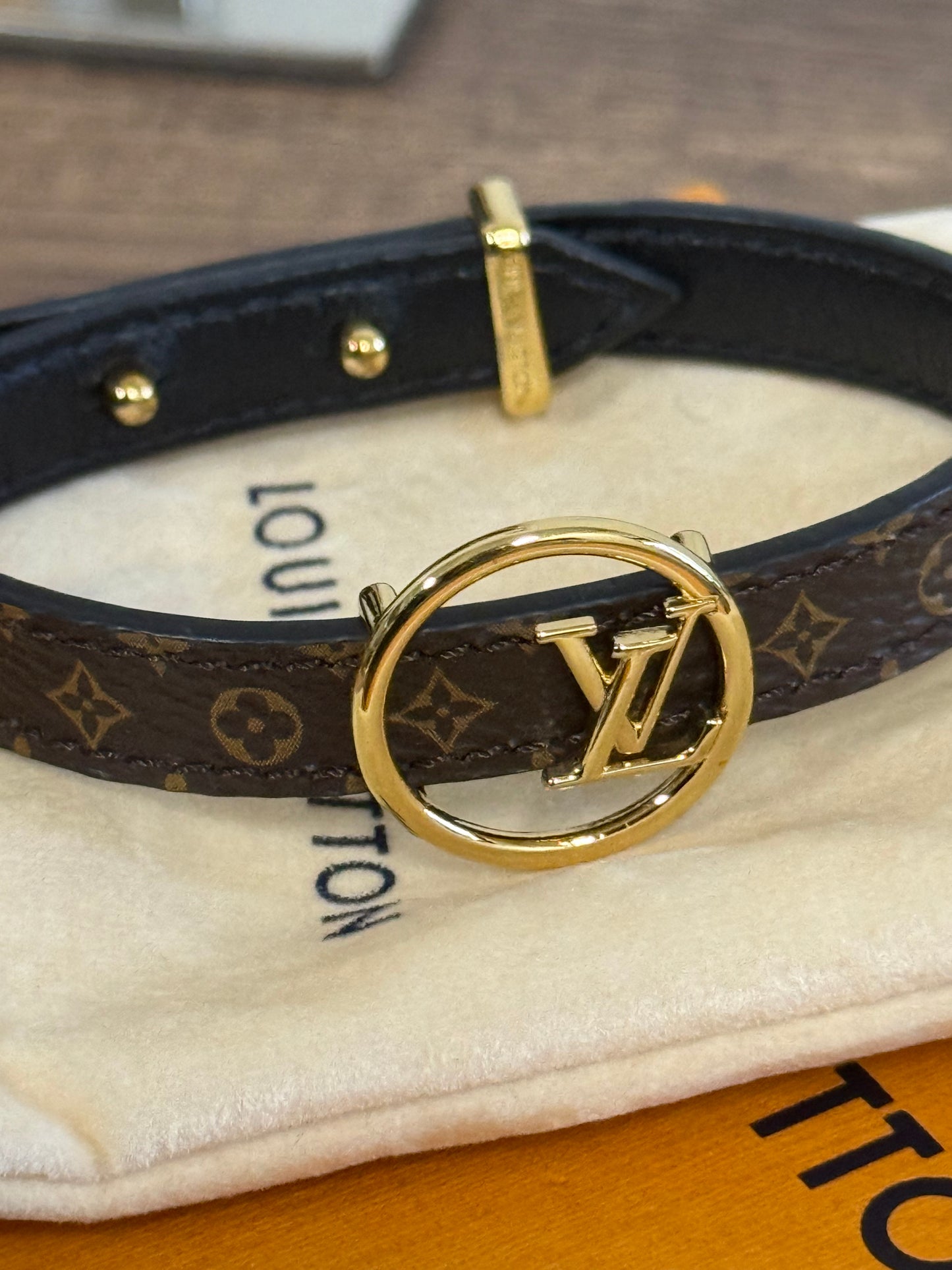 LOUIS VUITTON MONOGRAM CHARM BRACCELET SIZE 17 Black and Gold