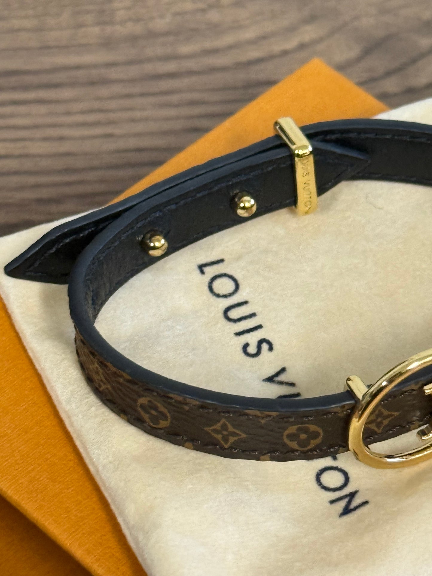 LOUIS VUITTON MONOGRAM CHARM BRACCELET SIZE 17 Black and Gold