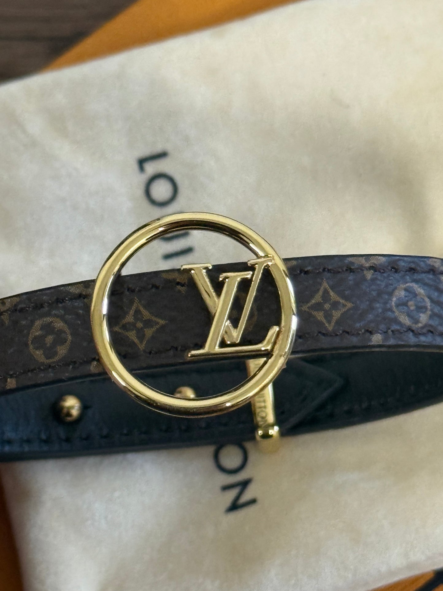 LOUIS VUITTON MONOGRAM CHARM BRACCELET SIZE 17 Black and Gold