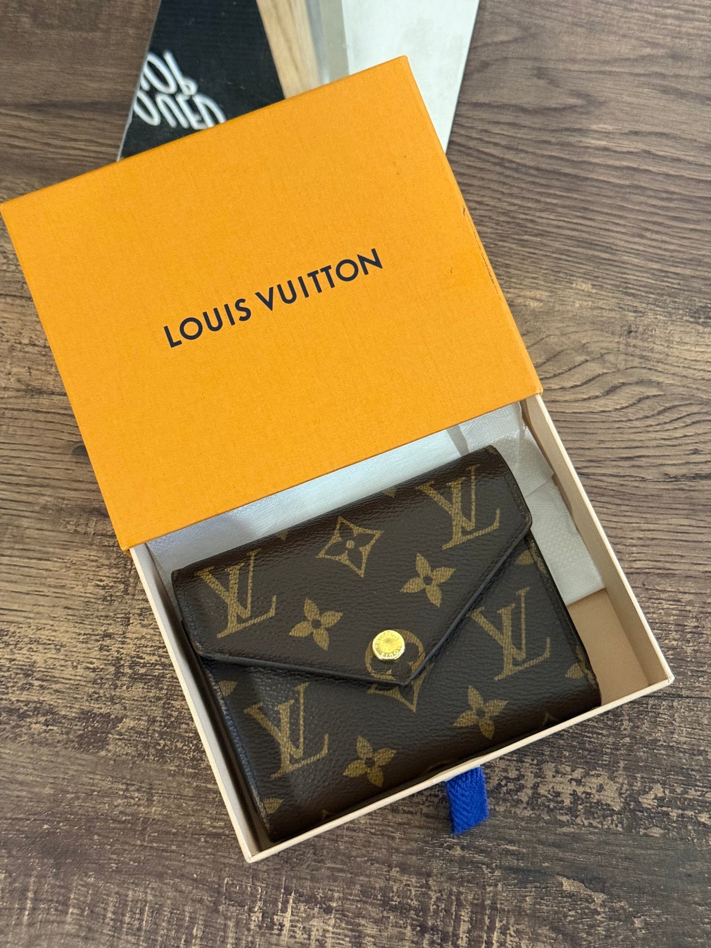 LOUIS VUITTON VICTORINE MONOGRAM