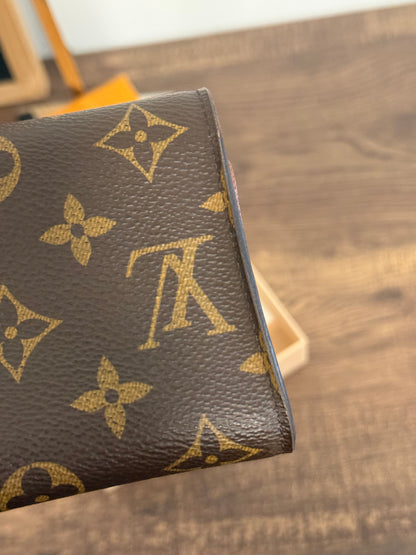 LOUIS VUITTON VICTORINE MONOGRAM
