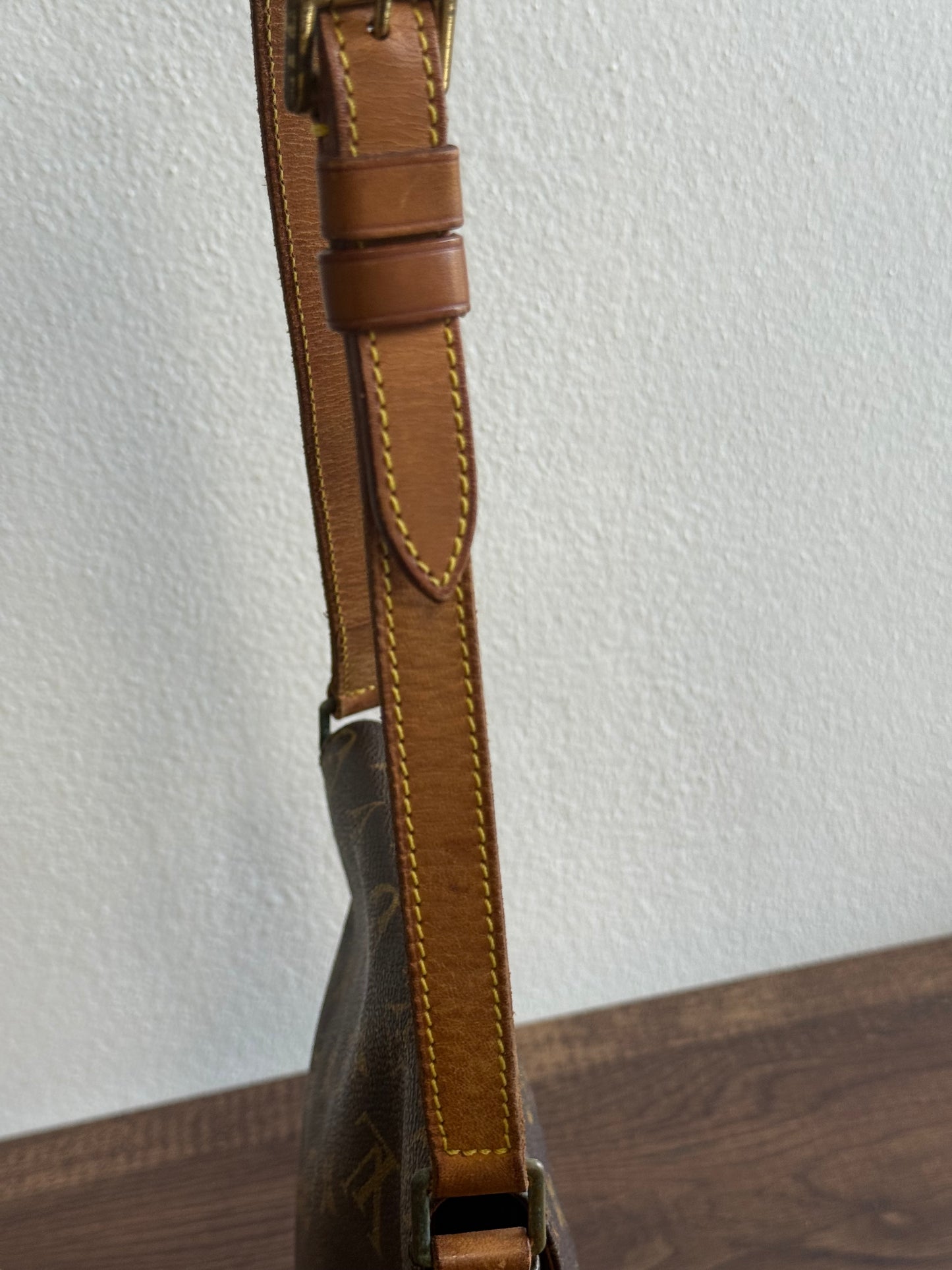 MUSETTE SALSA SHORT STRAP