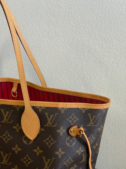 LOUIS VUITTON NEVERFULL MM IN MONOGRAM RED INTERIOR WITH POUCH
