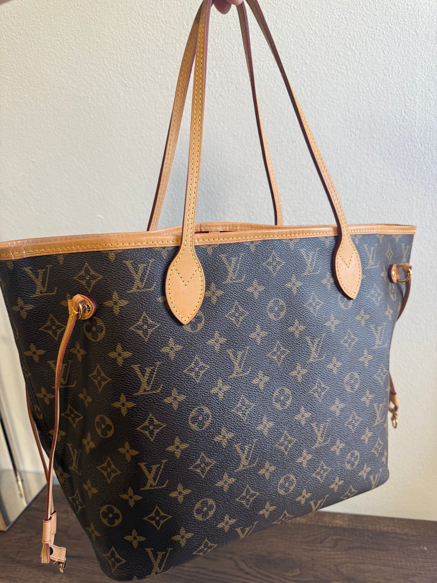 LOUIS VUITTON NEVERFULL MM IN MONOGRAM RED INTERIOR WITH POUCH