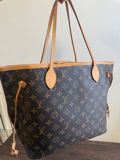 LOUIS VUITTON NEVERFULL MM IN MONOGRAM RED INTERIOR WITH POUCH