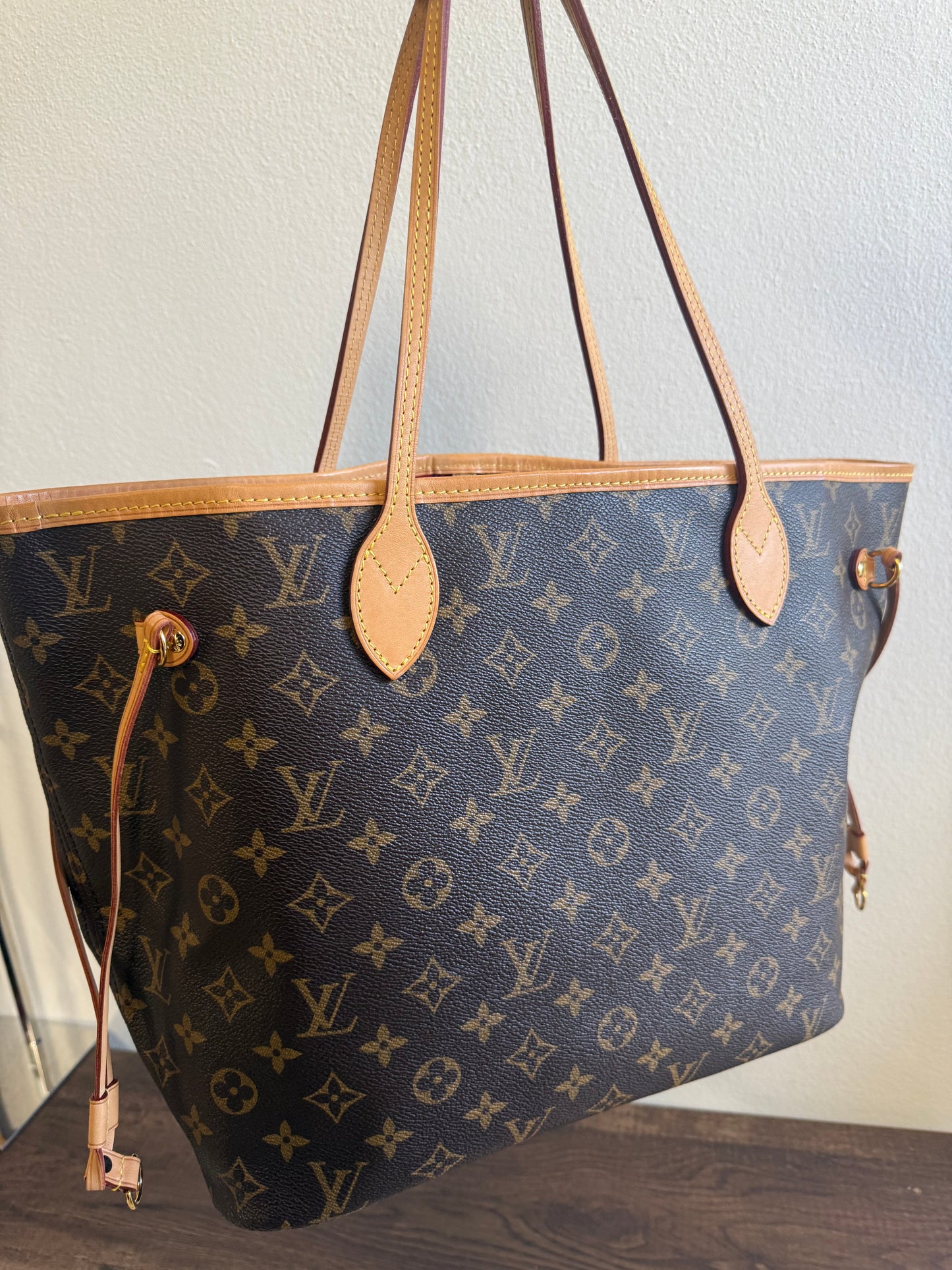 LOUIS VUITTON NEVERFULL MM IN MONOGRAM RED INTERIOR WITH POUCH