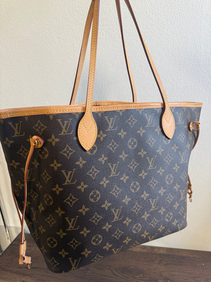 LOUIS VUITTON NEVERFULL MM IN MONOGRAM RED INTERIOR WITH POUCH
