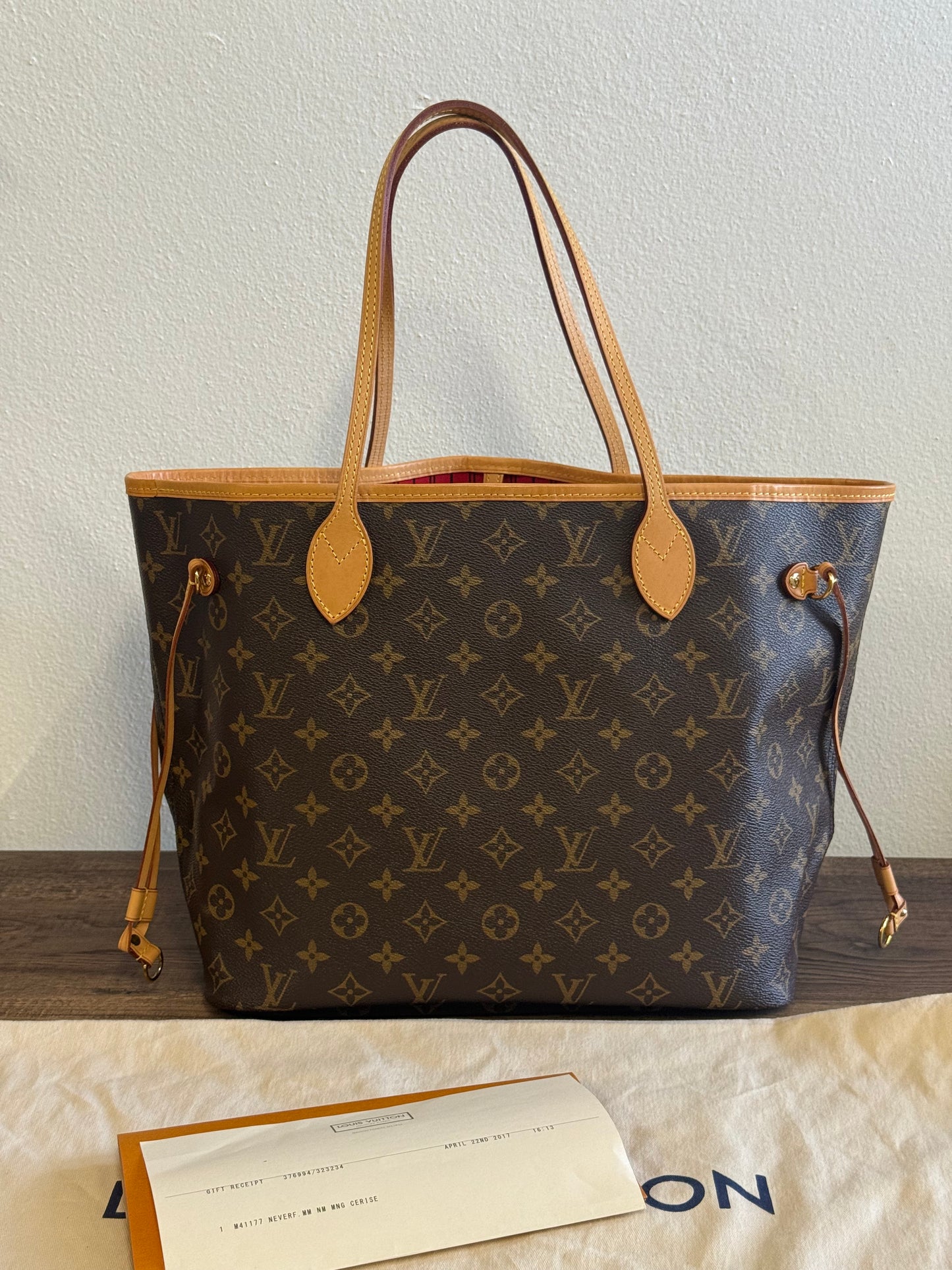 LOUIS VUITTON NEVERFULL MM IN MONOGRAM RED INTERIOR WITH POUCH