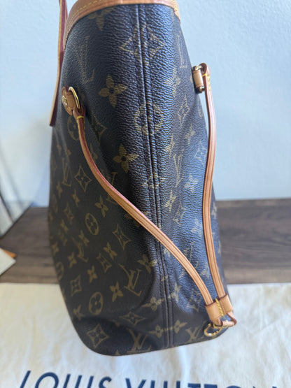 LOUIS VUITTON NEVERFULL MM IN MONOGRAM RED INTERIOR WITH POUCH