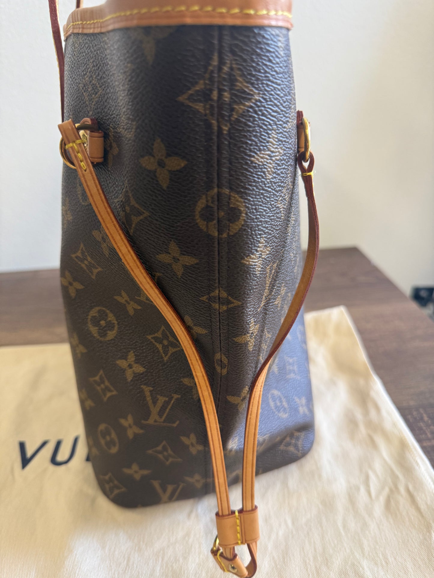 LOUIS VUITTON NEVERFULL MM IN MONOGRAM RED INTERIOR WITH POUCH