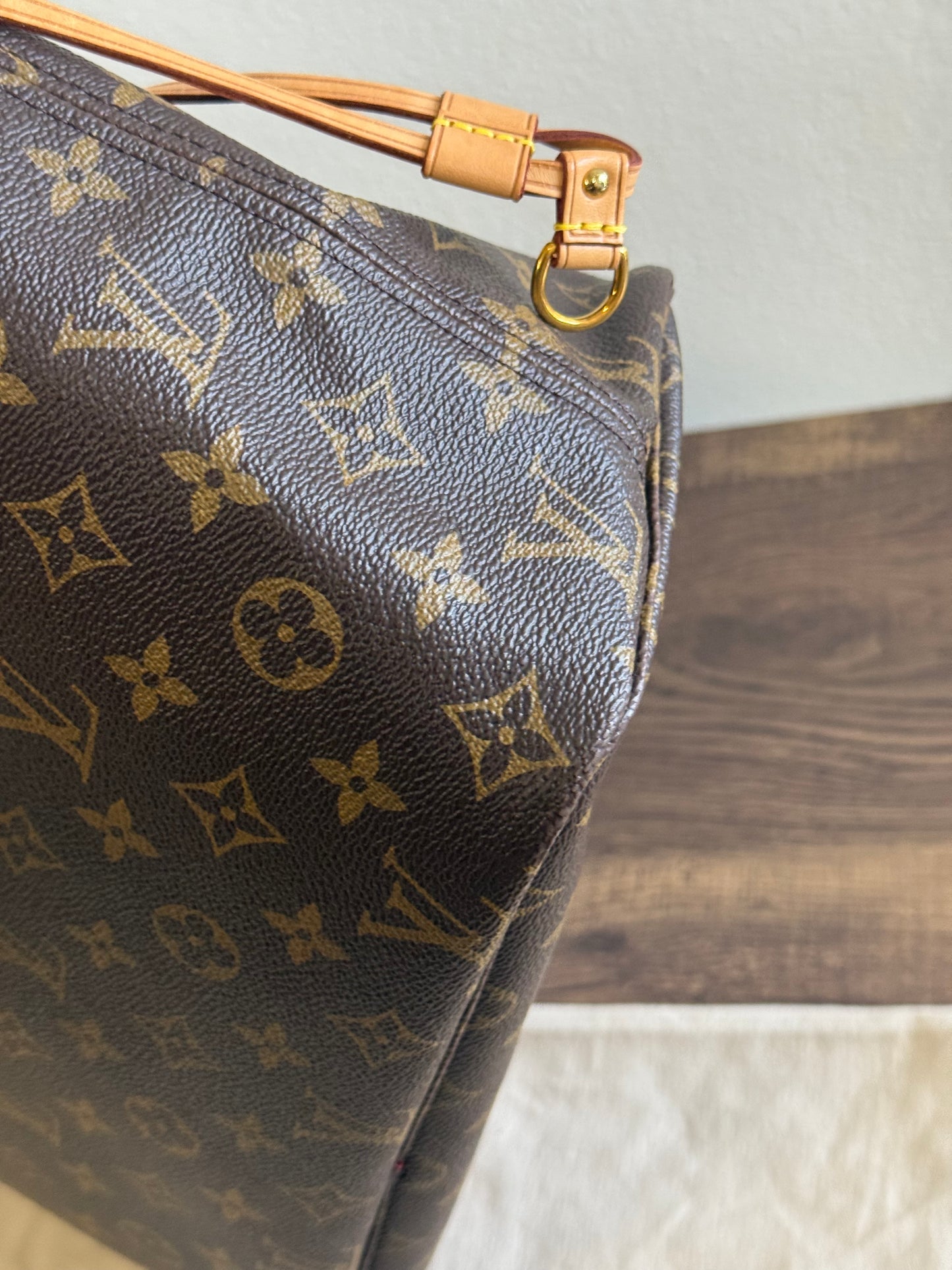 LOUIS VUITTON NEVERFULL MM IN MONOGRAM RED INTERIOR WITH POUCH