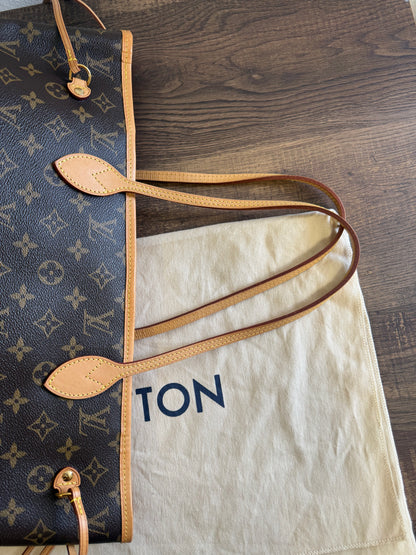 LOUIS VUITTON NEVERFULL MM IN MONOGRAM RED INTERIOR WITH POUCH
