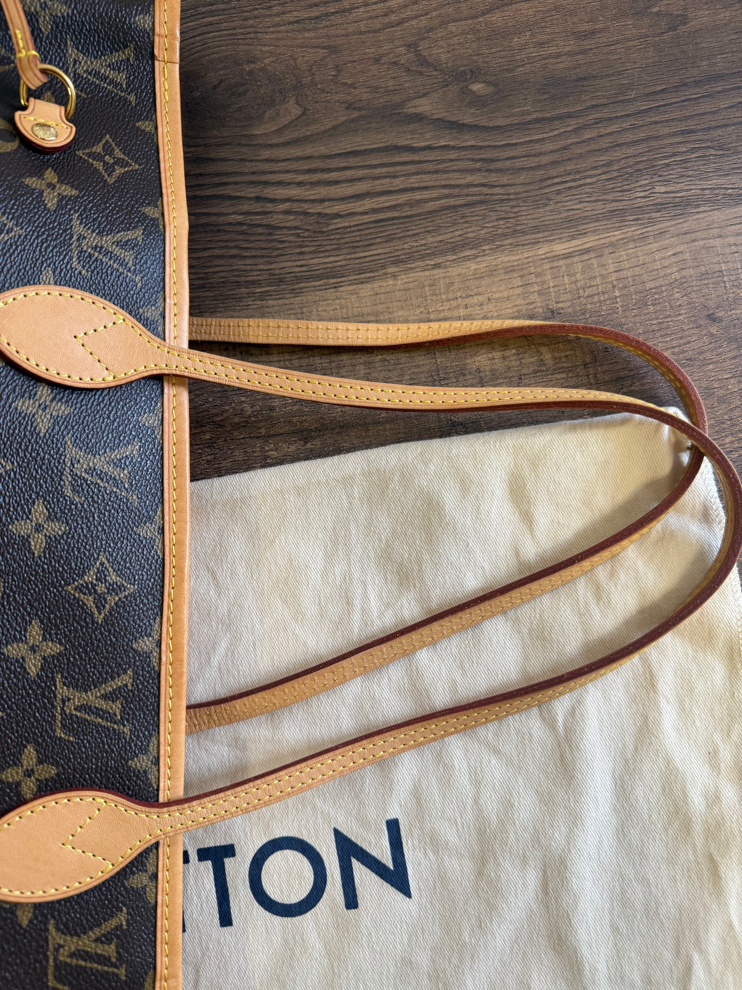 LOUIS VUITTON NEVERFULL MM IN MONOGRAM RED INTERIOR WITH POUCH