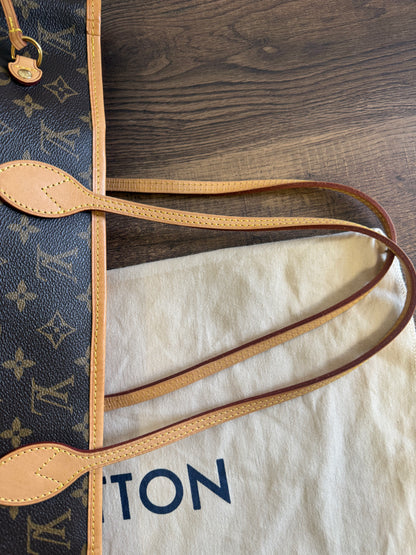LOUIS VUITTON NEVERFULL MM IN MONOGRAM RED INTERIOR WITH POUCH