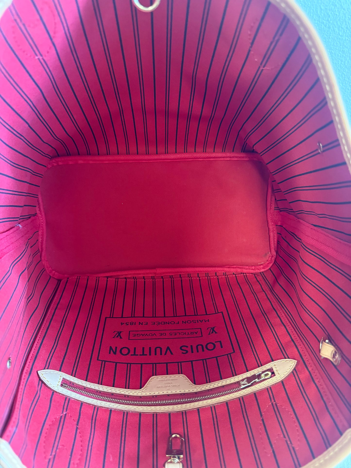 LOUIS VUITTON NEVERFULL MM IN MONOGRAM RED INTERIOR WITH POUCH