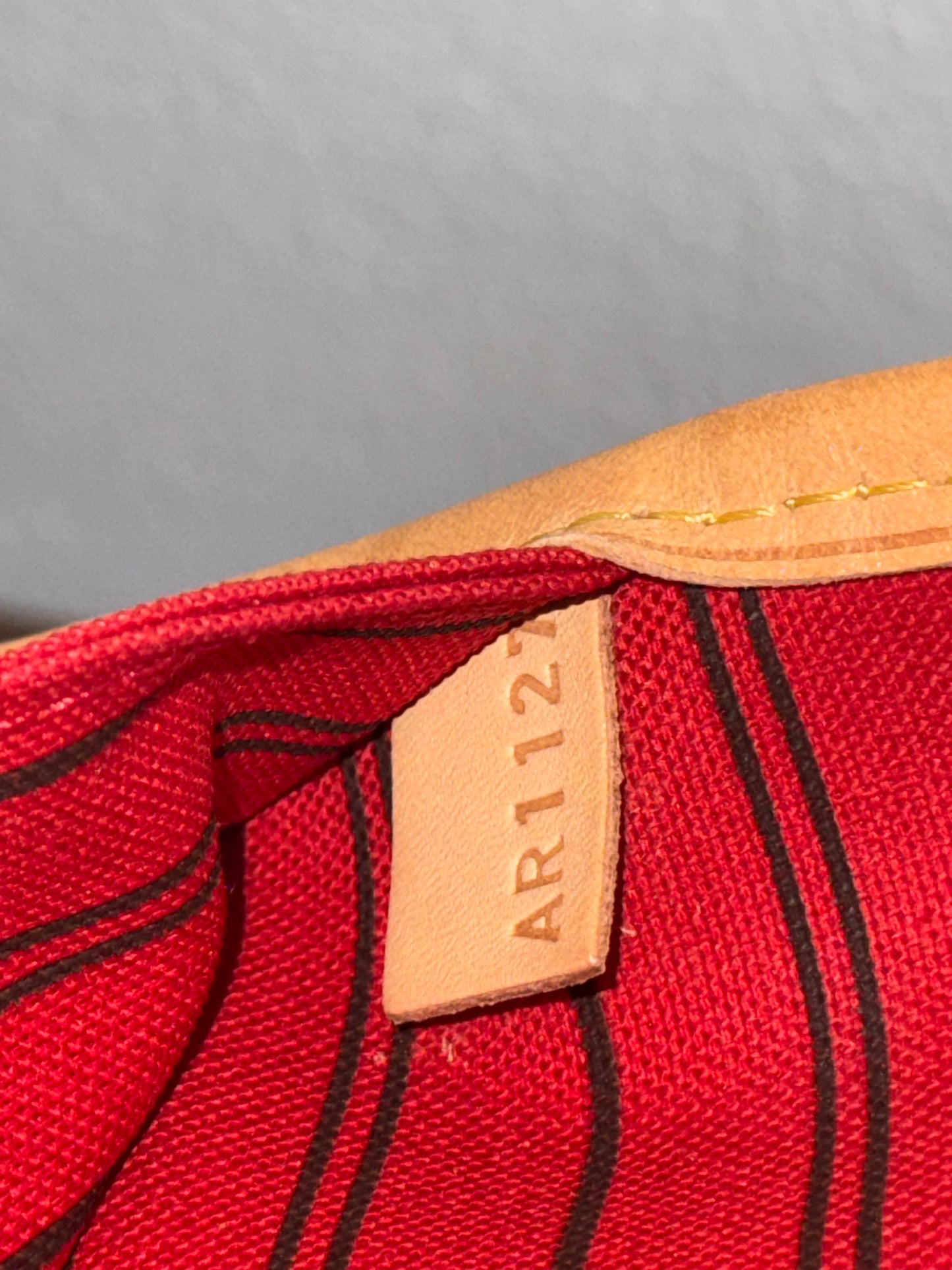LOUIS VUITTON NEVERFULL MM IN MONOGRAM RED INTERIOR WITH POUCH