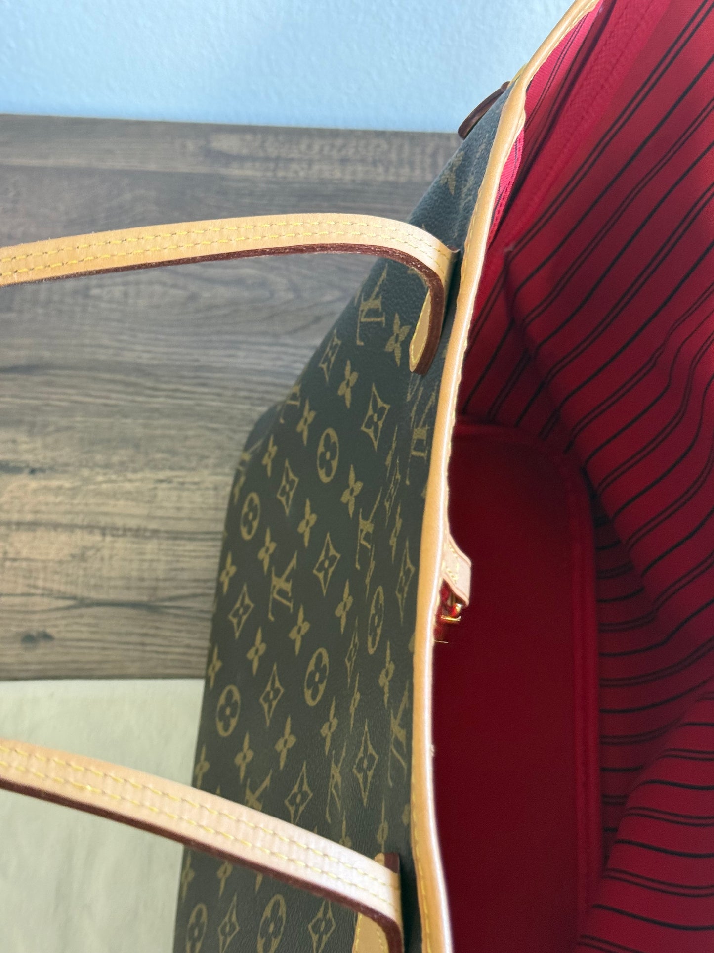 LOUIS VUITTON NEVERFULL MM IN MONOGRAM RED INTERIOR WITH POUCH
