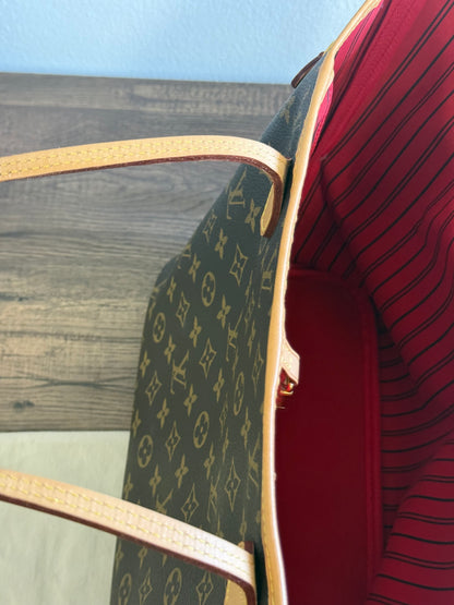 LOUIS VUITTON NEVERFULL MM IN MONOGRAM RED INTERIOR WITH POUCH
