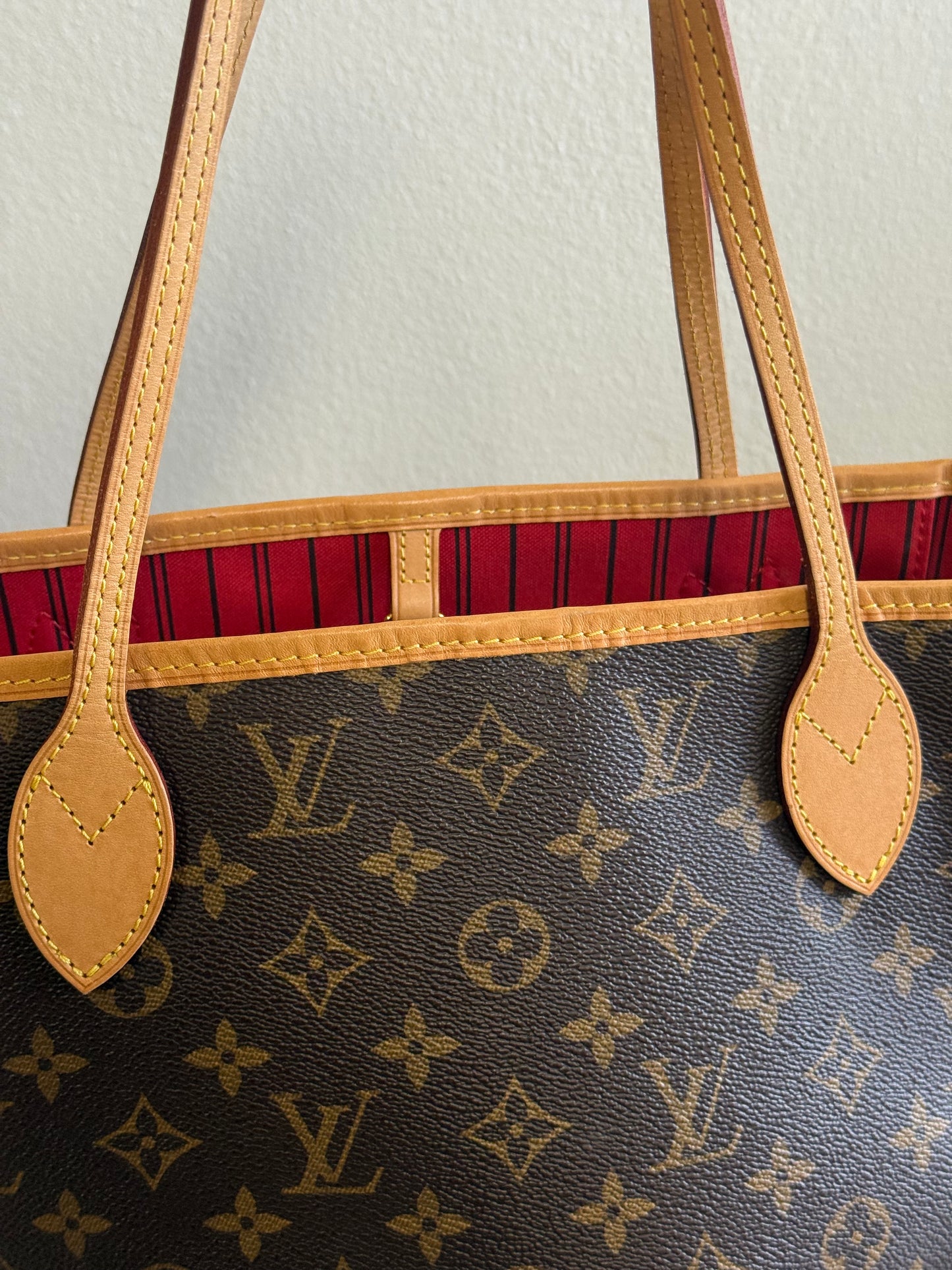 LOUIS VUITTON NEVERFULL MM IN MONOGRAM RED INTERIOR WITH POUCH