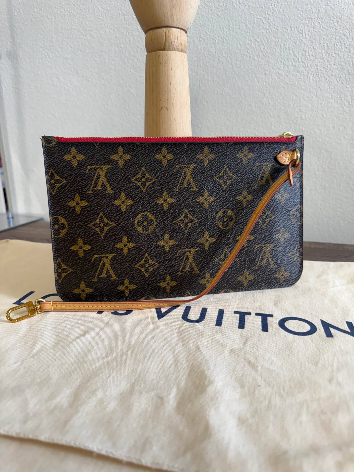 LOUIS VUITTON NEVERFULL MM IN MONOGRAM RED INTERIOR WITH POUCH
