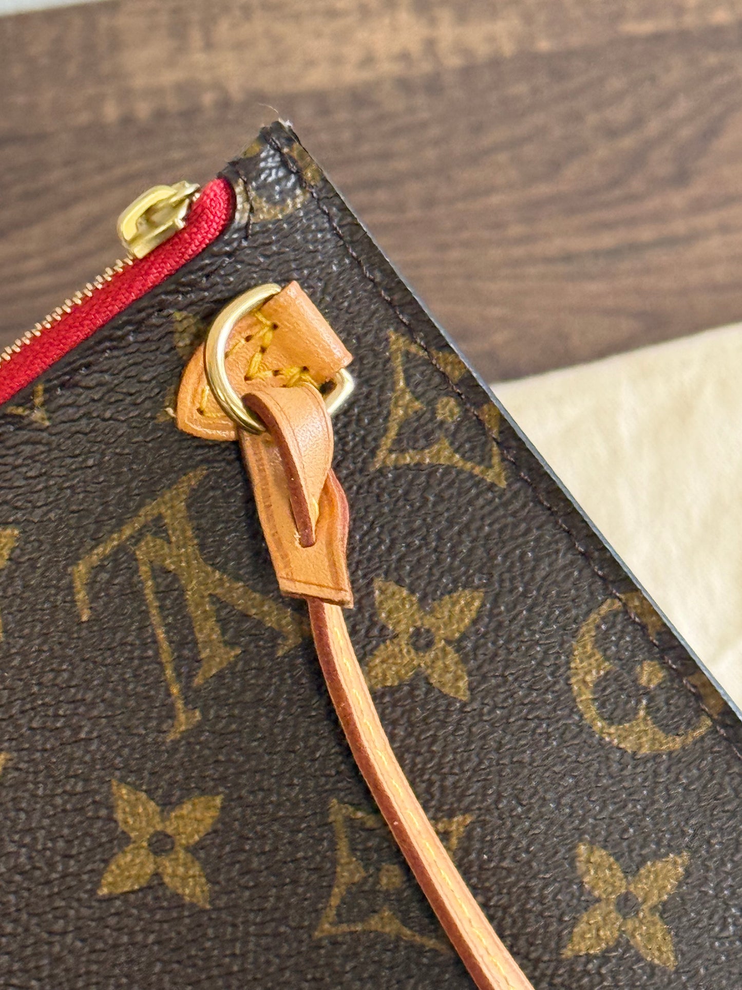 LOUIS VUITTON NEVERFULL MM IN MONOGRAM RED INTERIOR WITH POUCH