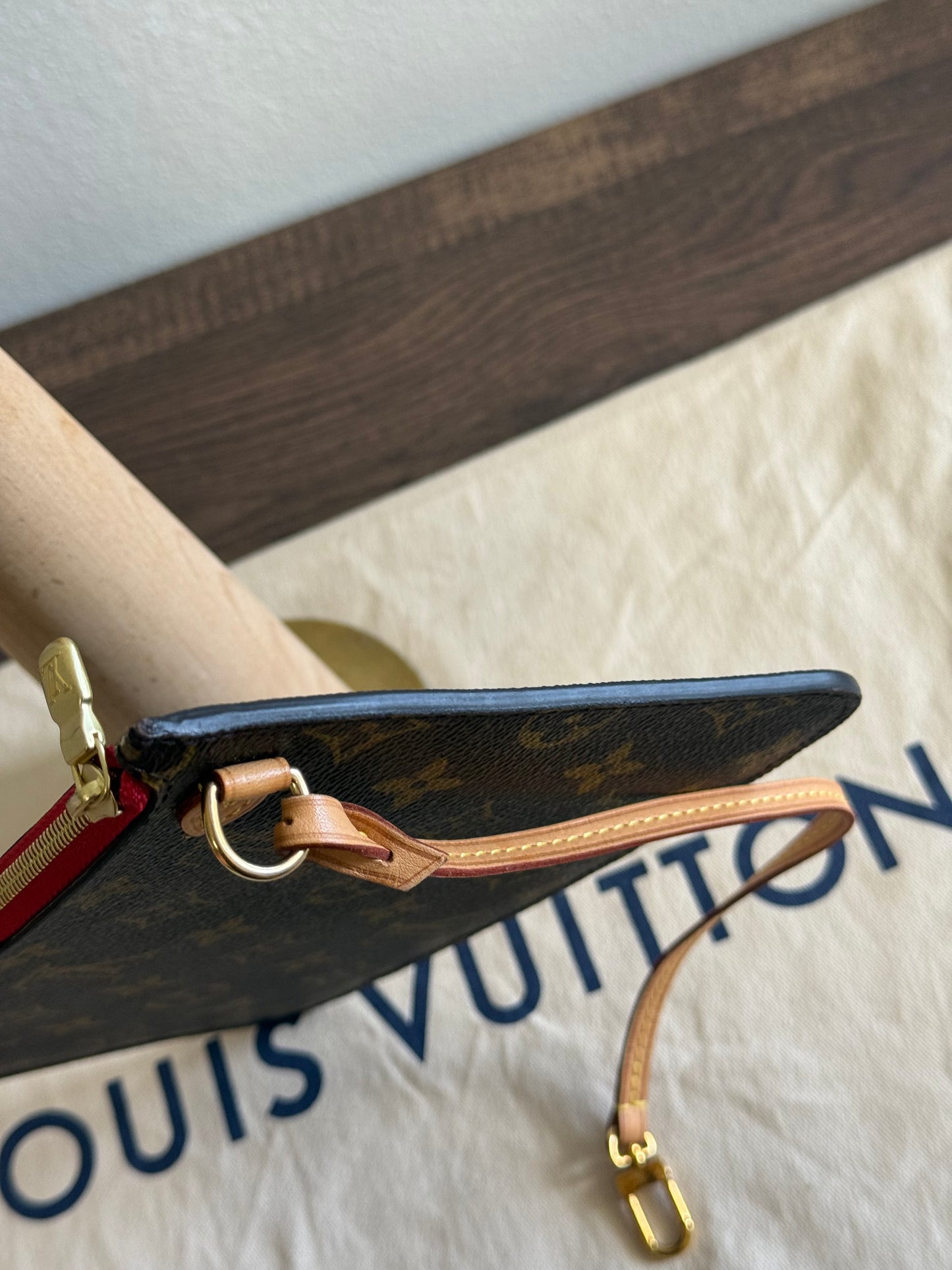 LOUIS VUITTON NEVERFULL MM IN MONOGRAM RED INTERIOR WITH POUCH